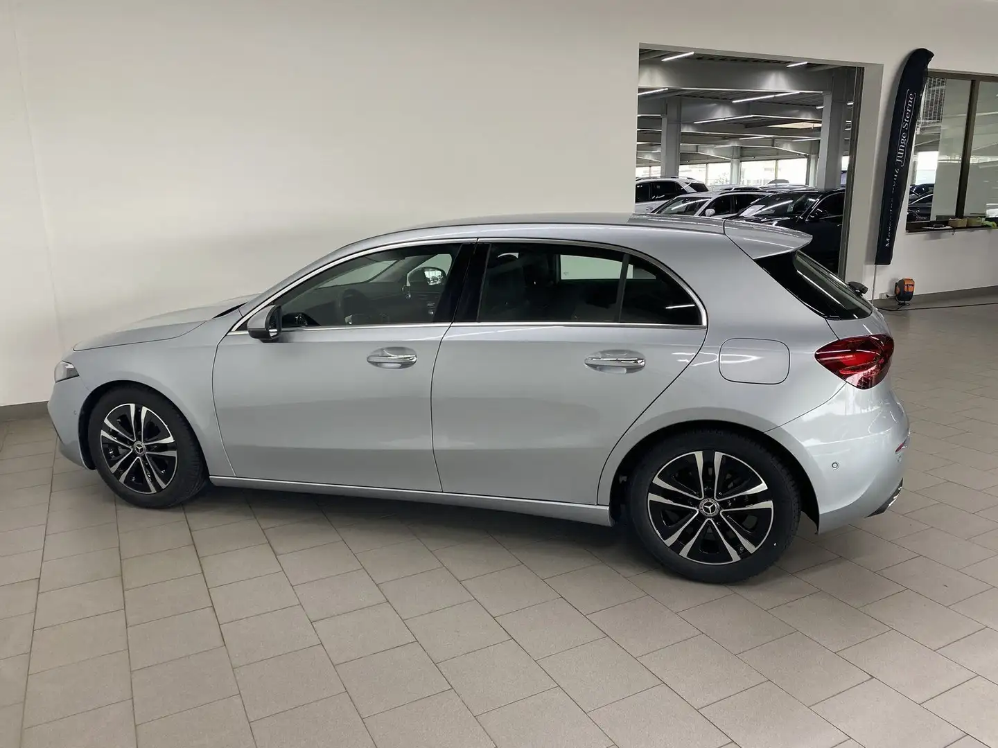 Mercedes-Benz A 180 PROGRESSIVE+MEMORY+KEY+KAM+VOR-DIST+LENKHZ Silber - 2
