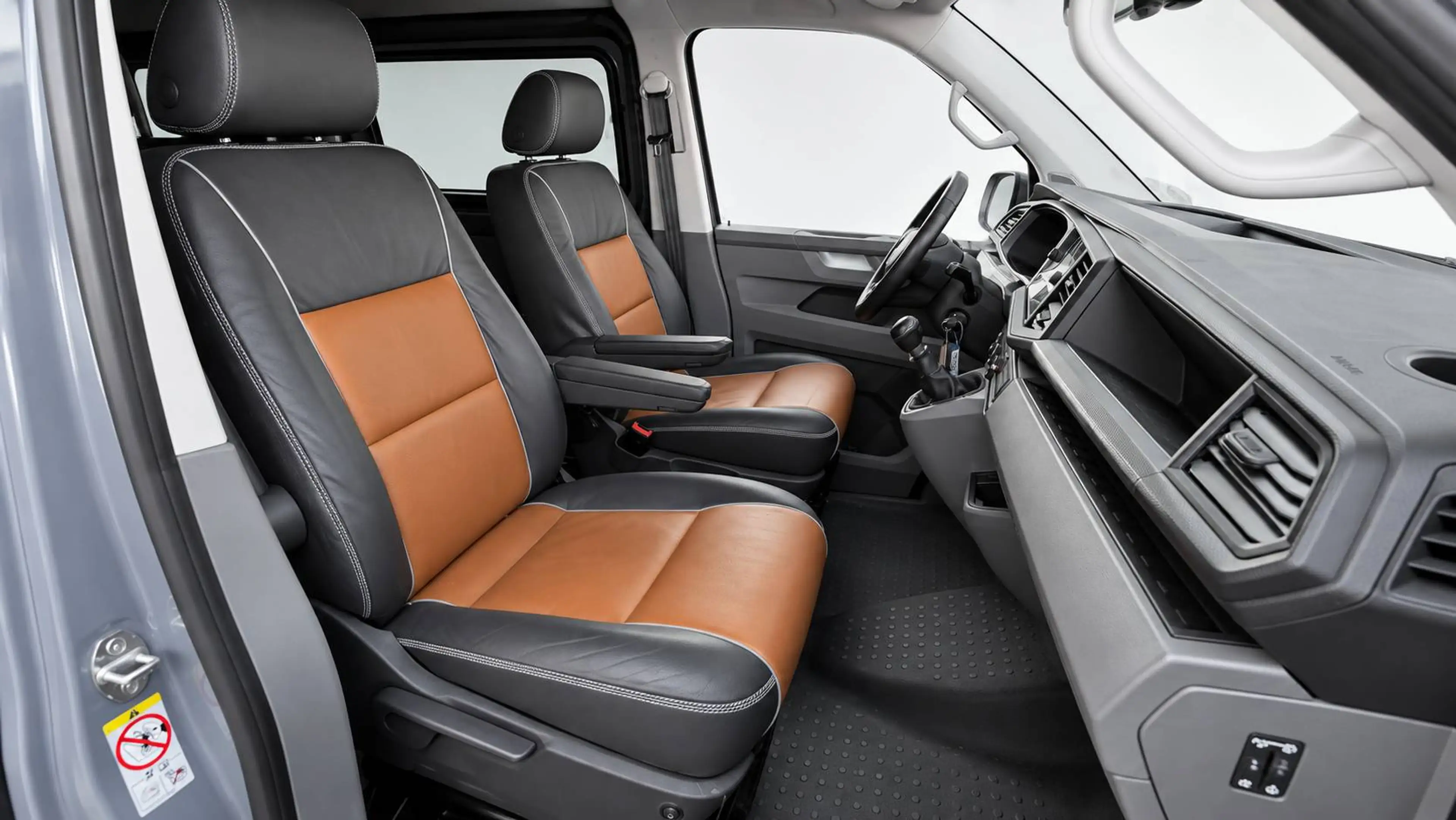 Volkswagen T6.1 Multivan PANAMERICANA-SITZGRUPPE *ELEKTROBLOCK 230V — photo 11