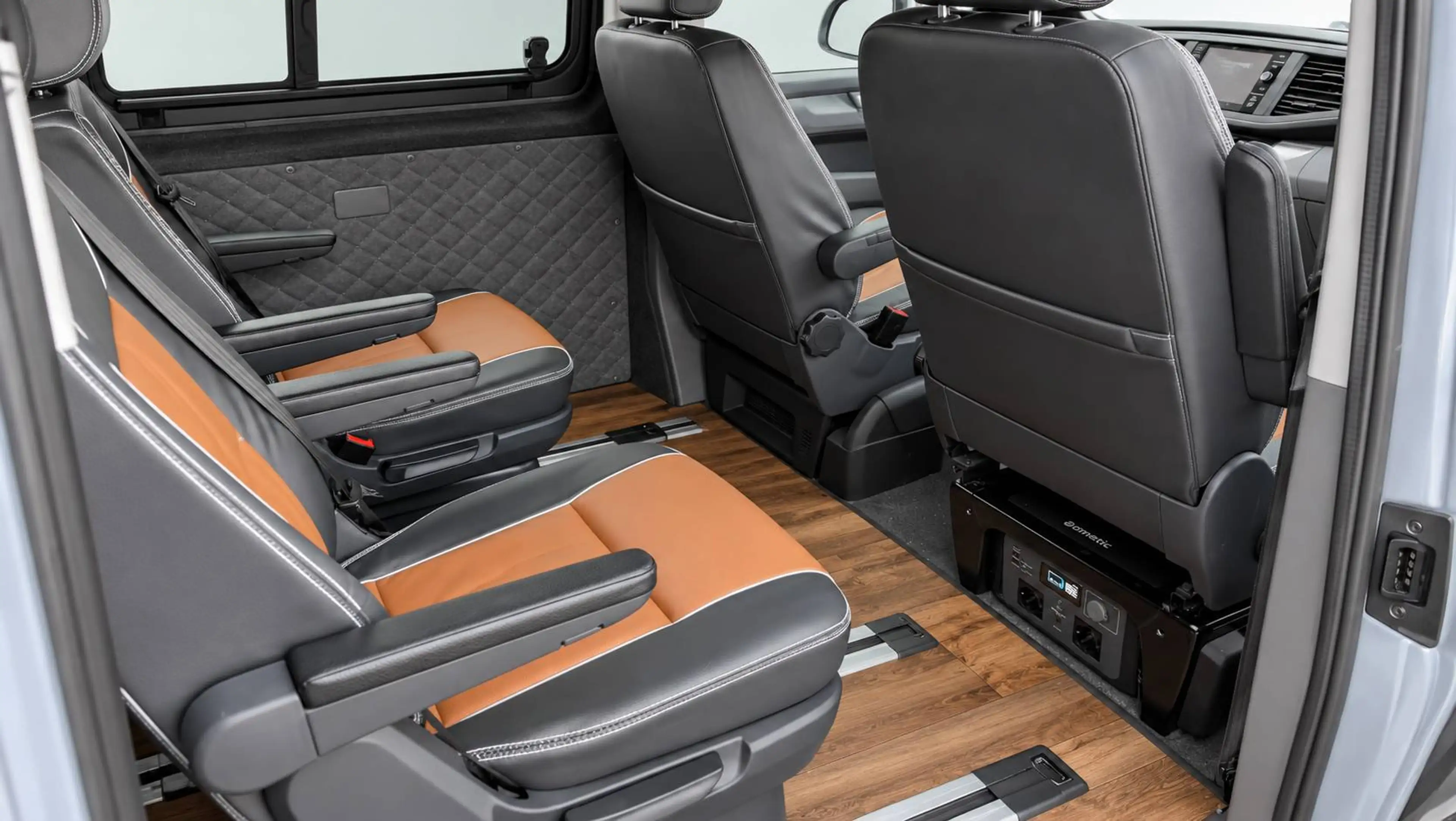 Volkswagen T6.1 Multivan PANAMERICANA-SITZGRUPPE *ELEKTROBLOCK 230V — photo 14