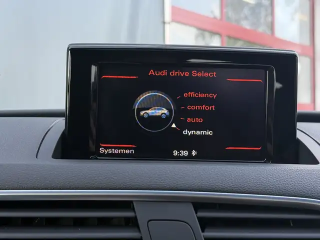 Audi Q3 view 23