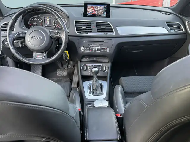 Audi Q3 view 8