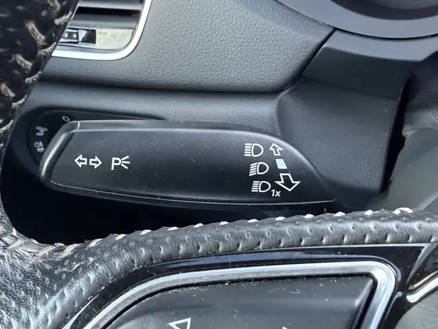 Audi Q3 view 11