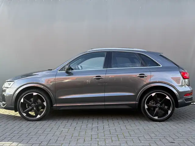 Audi Q3 view 7