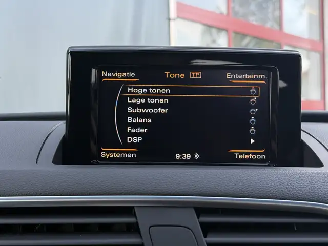 Audi Q3 view 24
