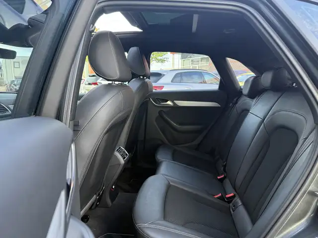 Audi Q3 view 6