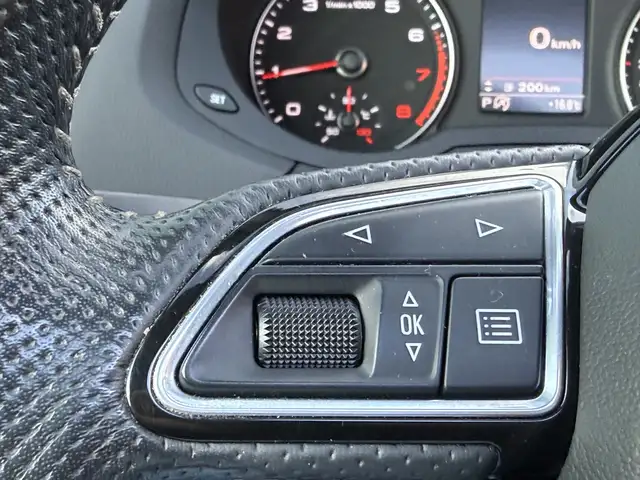 Audi Q3 view 13