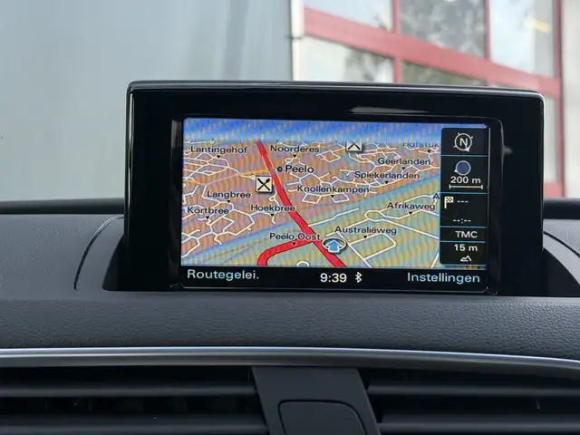 Audi Q3 view 20