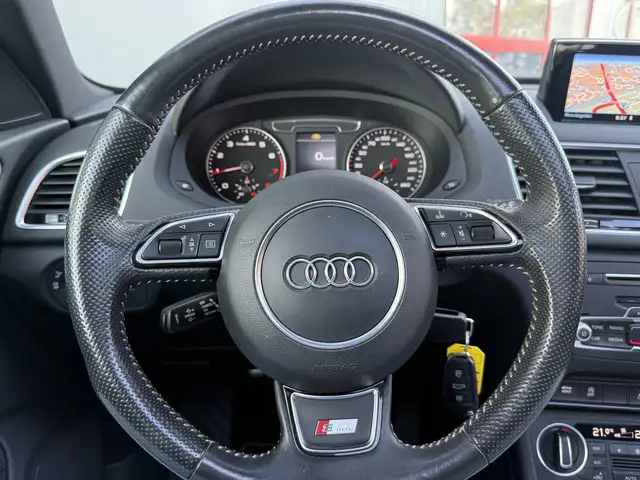 Audi Q3 view 14