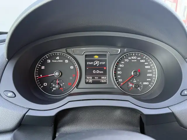 Audi Q3 view 15