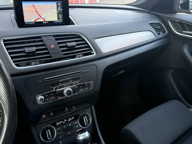 Audi Q3 view 19