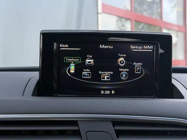 Audi Q3 view 26