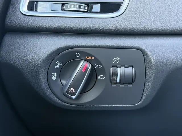 Audi Q3 view 10
