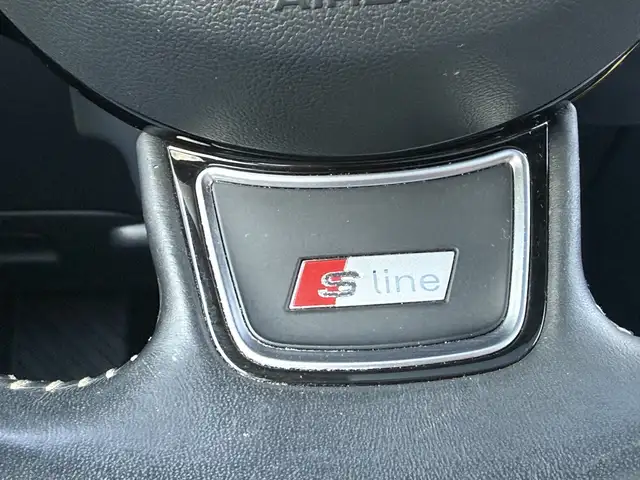 Audi Q3 view 16