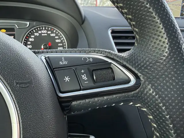 Audi Q3 view 18