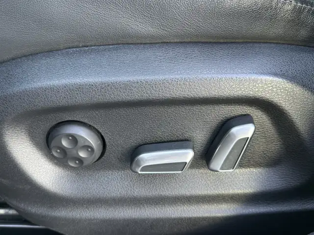 Audi Q3 view 5