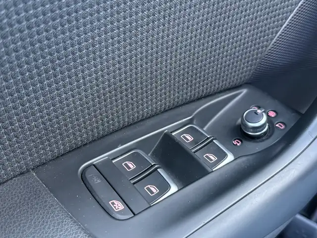Audi Q3 view 9