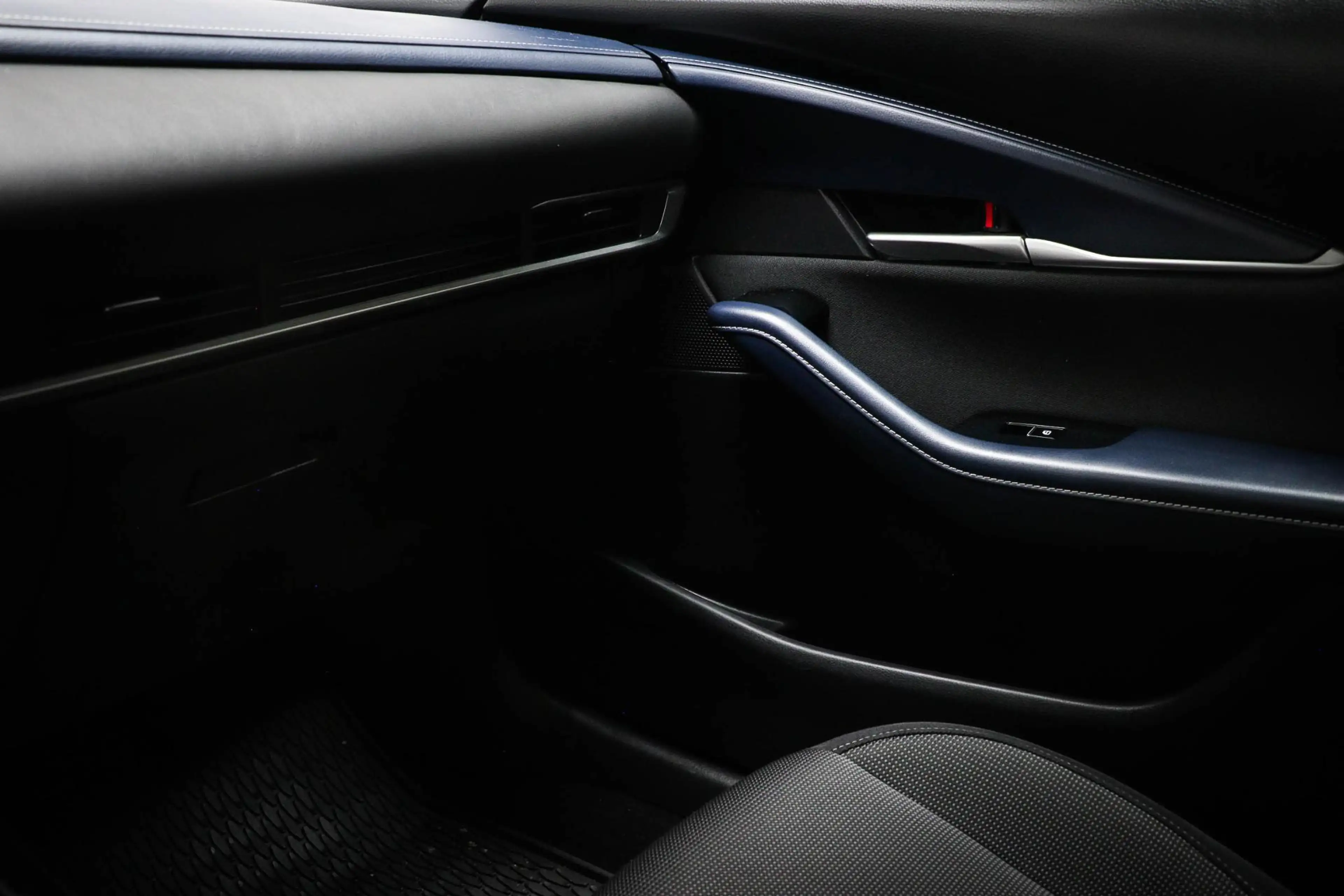 Mazda CX-30 2.0 e-SkyActiv-G M Hybrid | HEAD UP | DAB | APPLE — photo 36