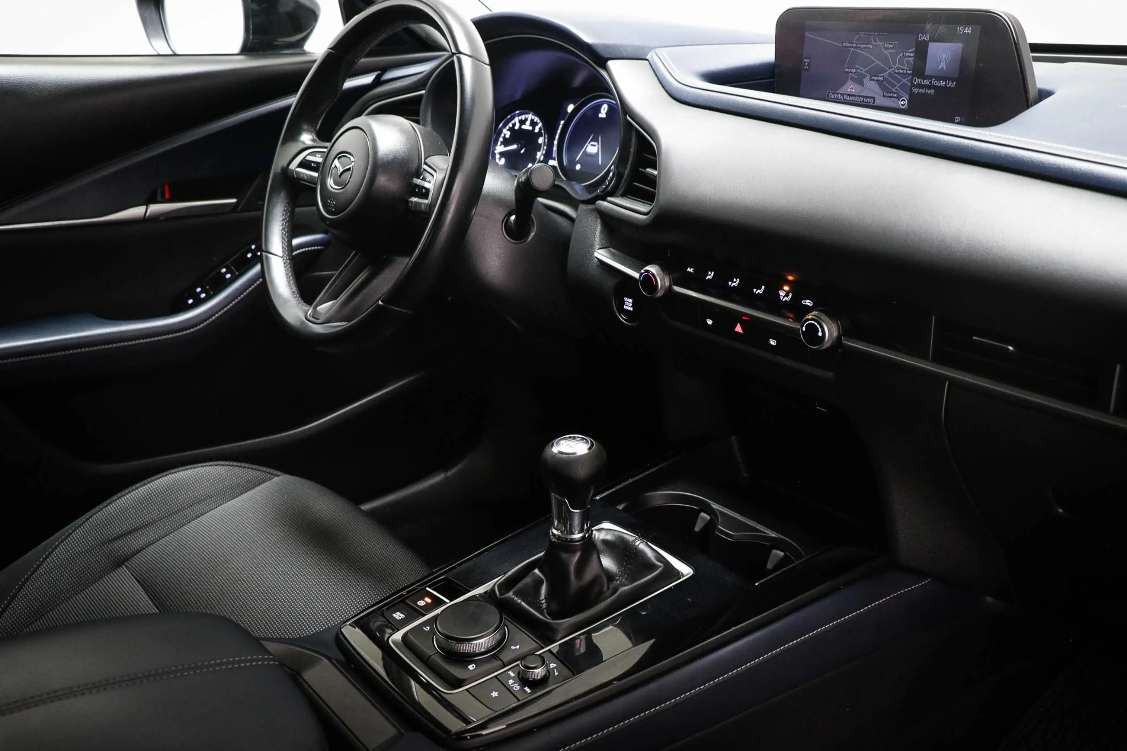 Mazda CX-30 2.0 e-SkyActiv-G M Hybrid | HEAD UP | DAB | APPLE — photo 3