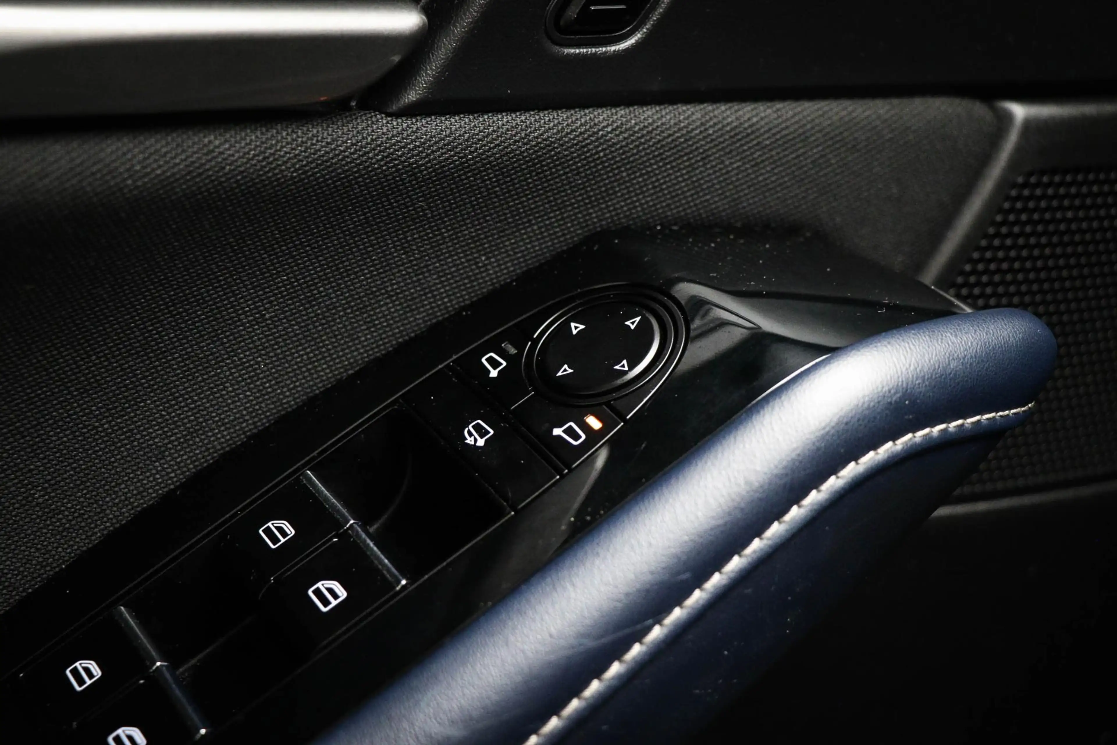 Mazda CX-30 2.0 e-SkyActiv-G M Hybrid | HEAD UP | DAB | APPLE — photo 26