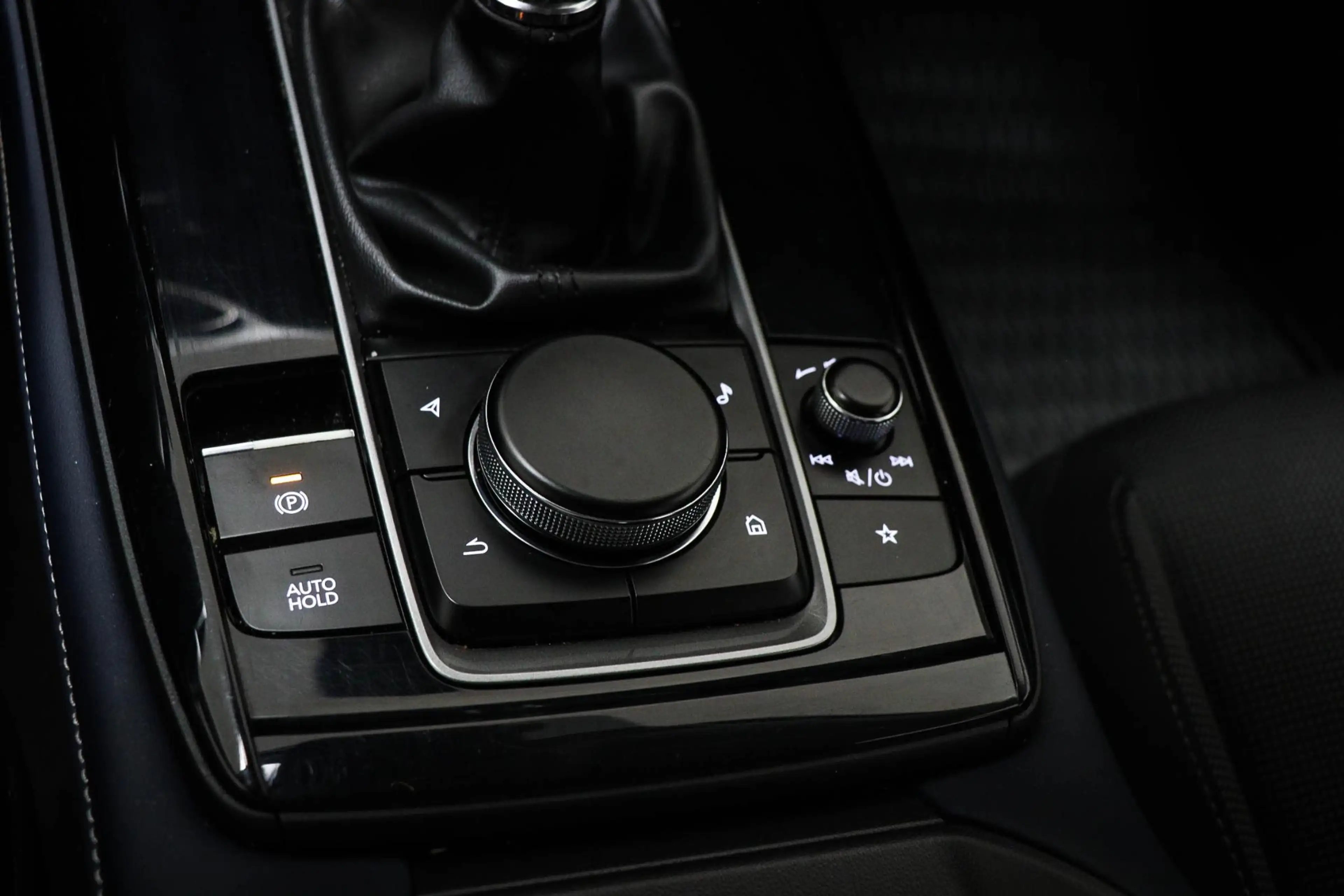 Mazda CX-30 2.0 e-SkyActiv-G M Hybrid | HEAD UP | DAB | APPLE — photo 37