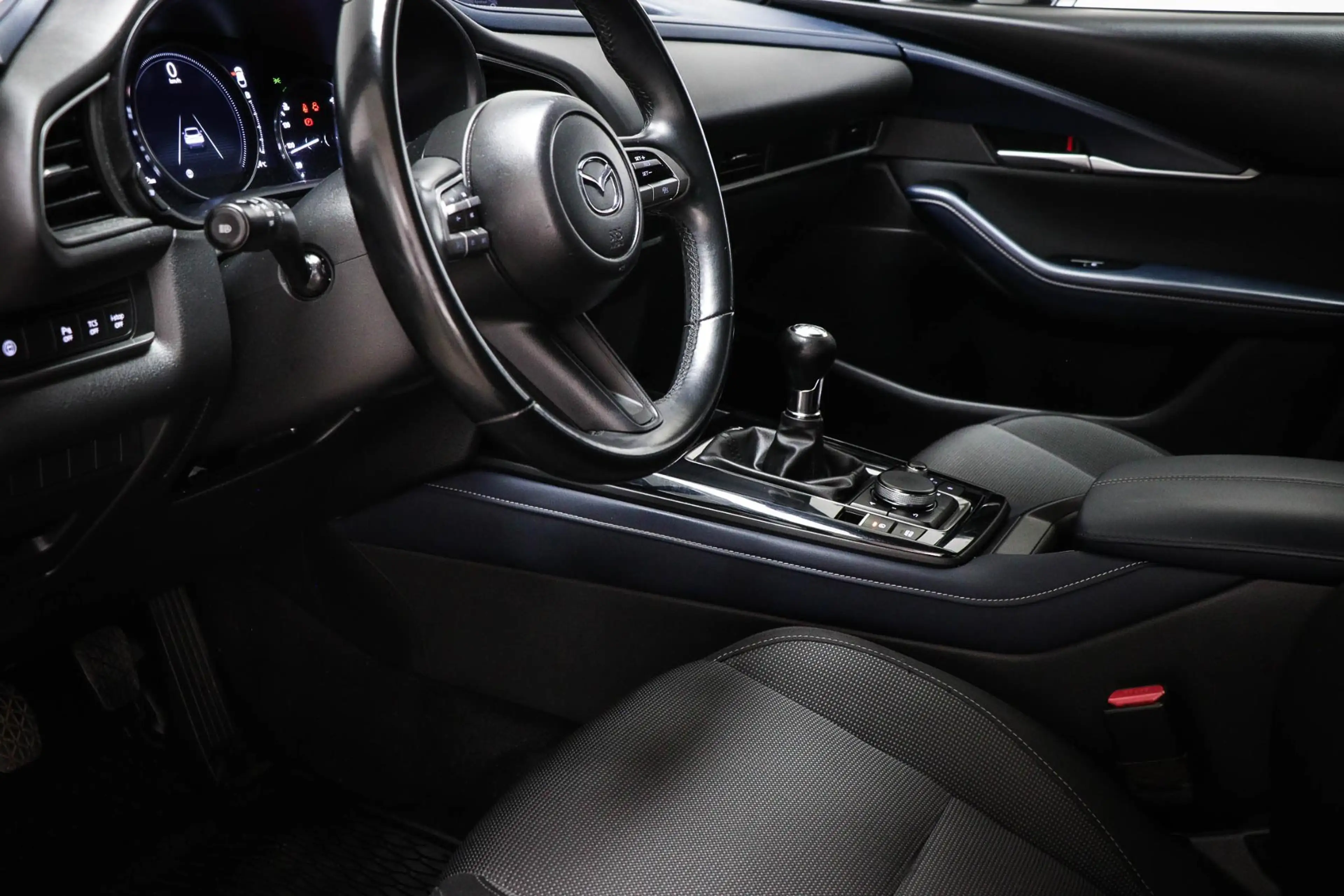 Mazda CX-30 2.0 e-SkyActiv-G M Hybrid | HEAD UP | DAB | APPLE — photo 29