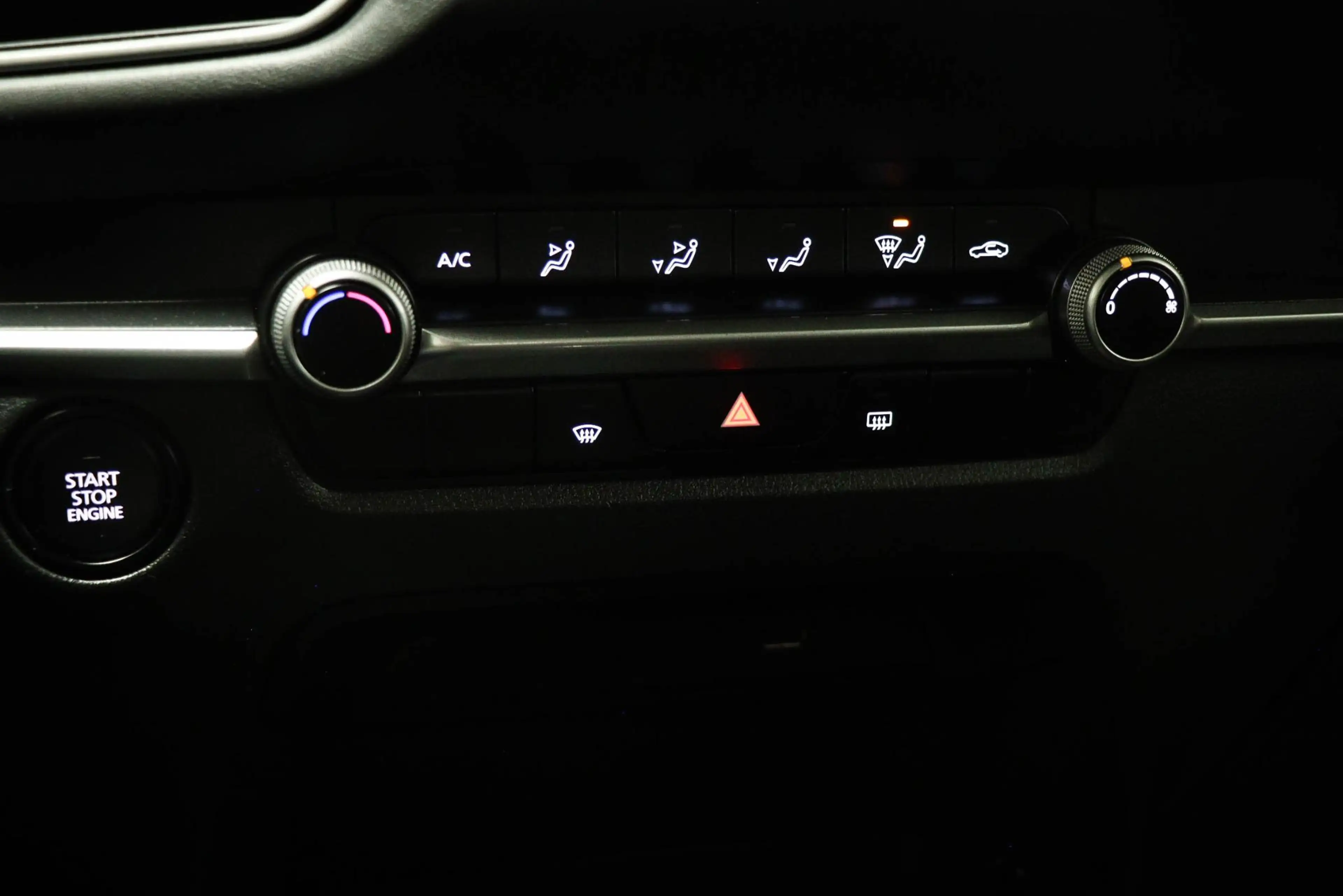 Mazda CX-30 2.0 e-SkyActiv-G M Hybrid | HEAD UP | DAB | APPLE — photo 39