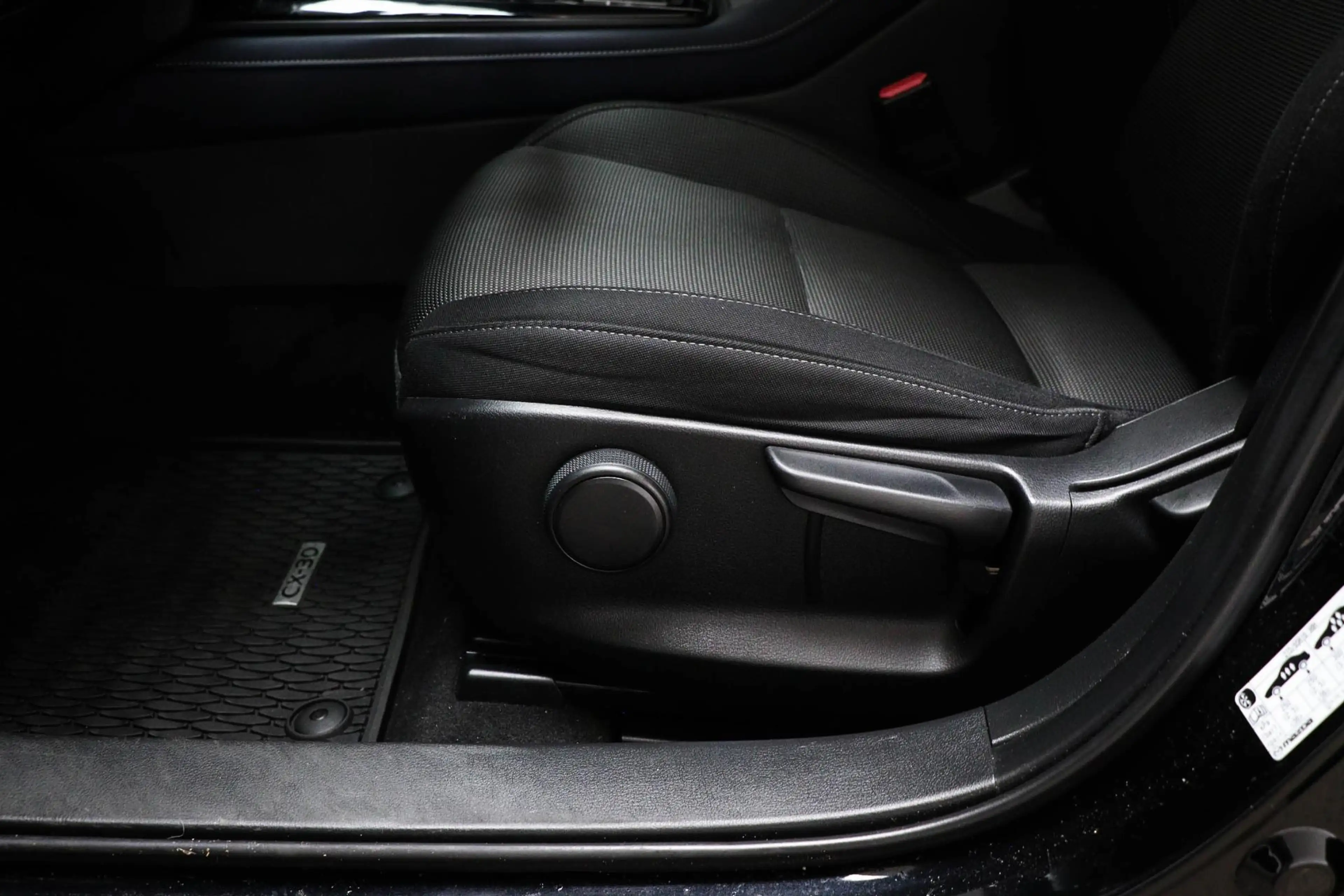 Mazda CX-30 2.0 e-SkyActiv-G M Hybrid | HEAD UP | DAB | APPLE — photo 28
