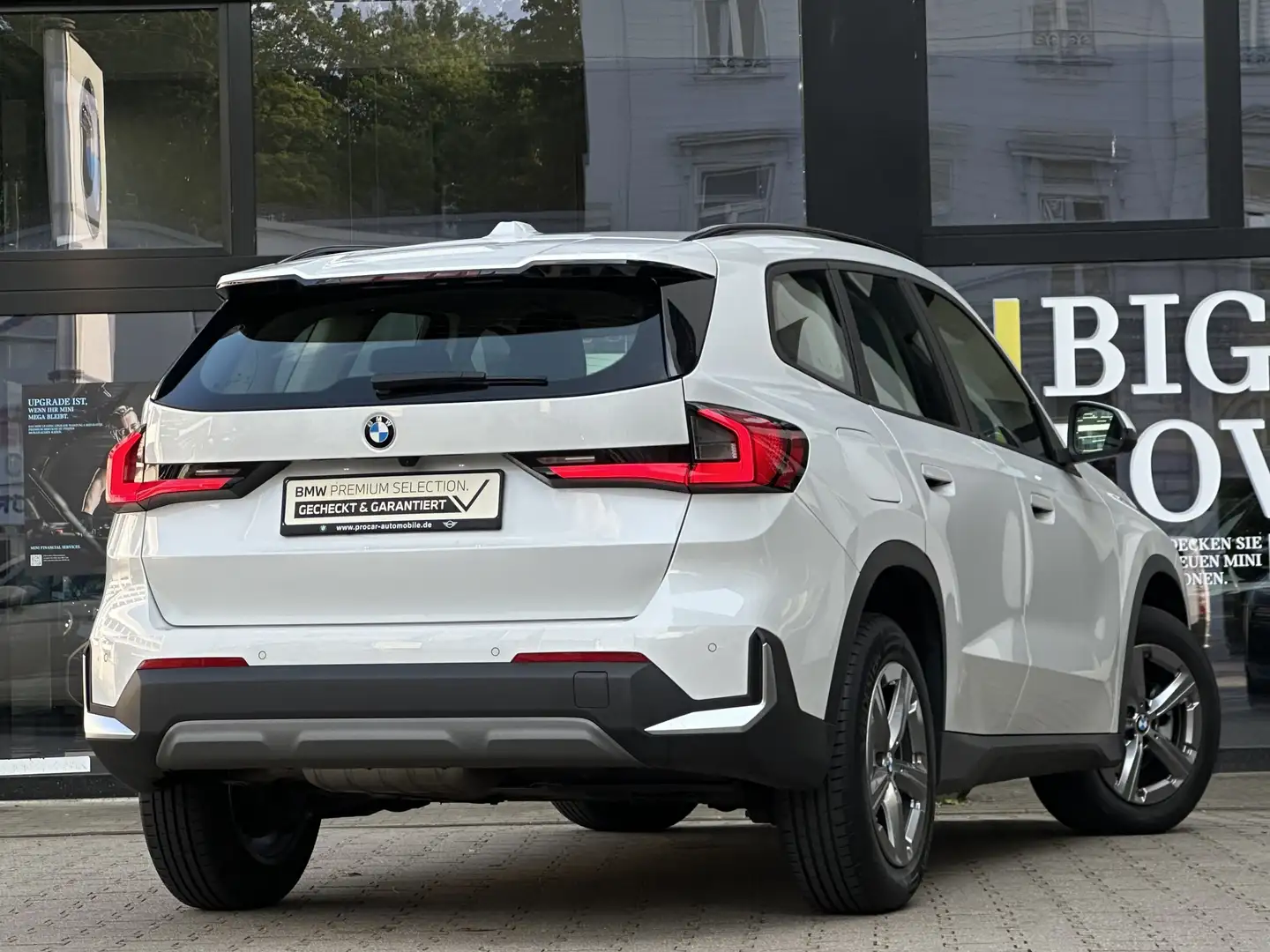 BMW X1 sDrive18d AdapLED Navi DA+ ACC PA RFK DAB Weiß - 2