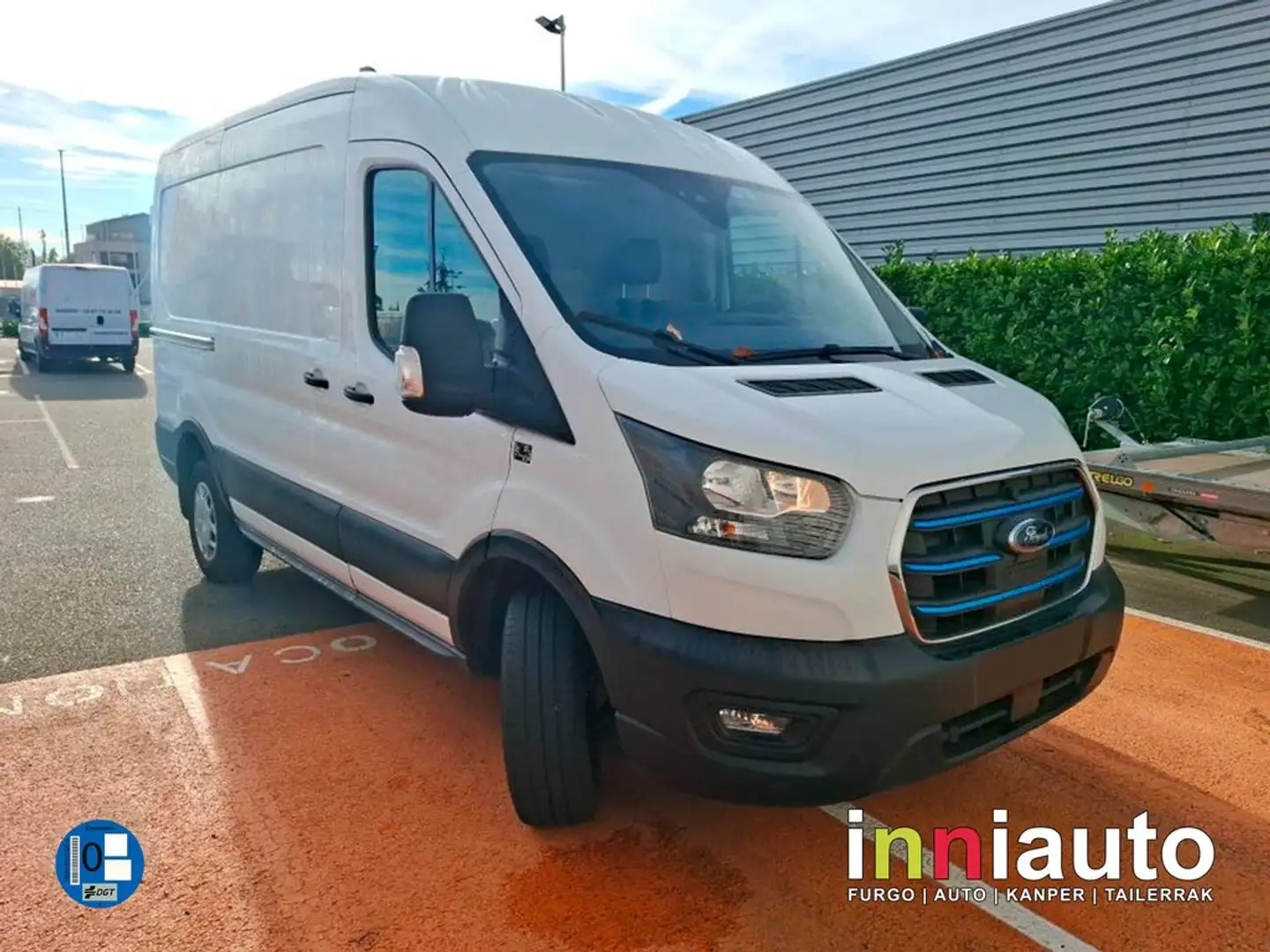 Ford Transit 350 L2 68kWh (184CV) Trend RWD BEV Bianco - 1