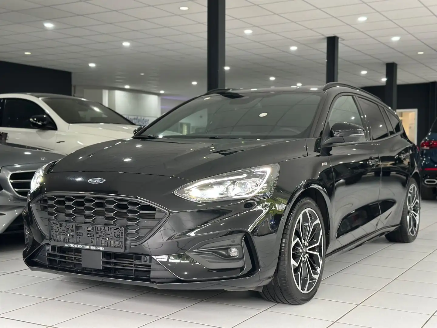 Ford Focus Turnier ST-Line X*AUTOMATIK*KAMERA*LED*B&O Schwarz - 2