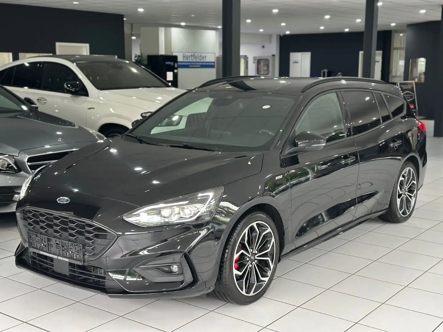 Ford Focus Turnier ST-Line X*AUTOMATIK*KAMERA*LED*B&O Schwarz - 1