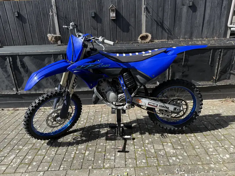 Yamaha YZ 125 - foto 4
