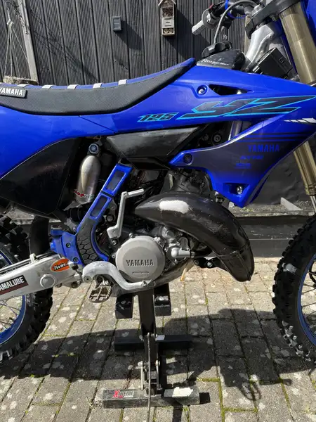 Yamaha YZ 125 - foto 6
