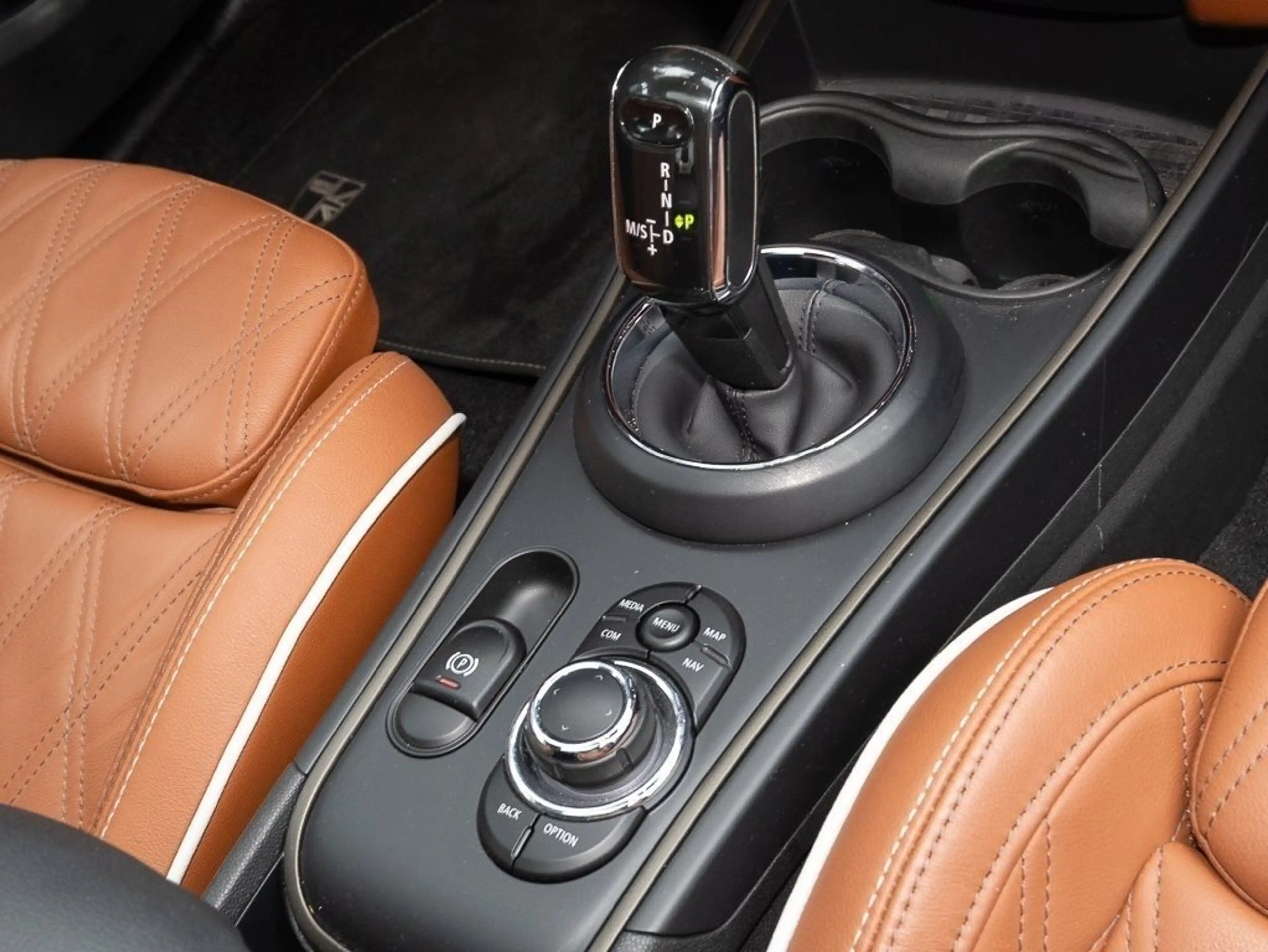 MINI Cooper Countryman HUD PANO ACC RFK NAVI LED DAB — photo 10