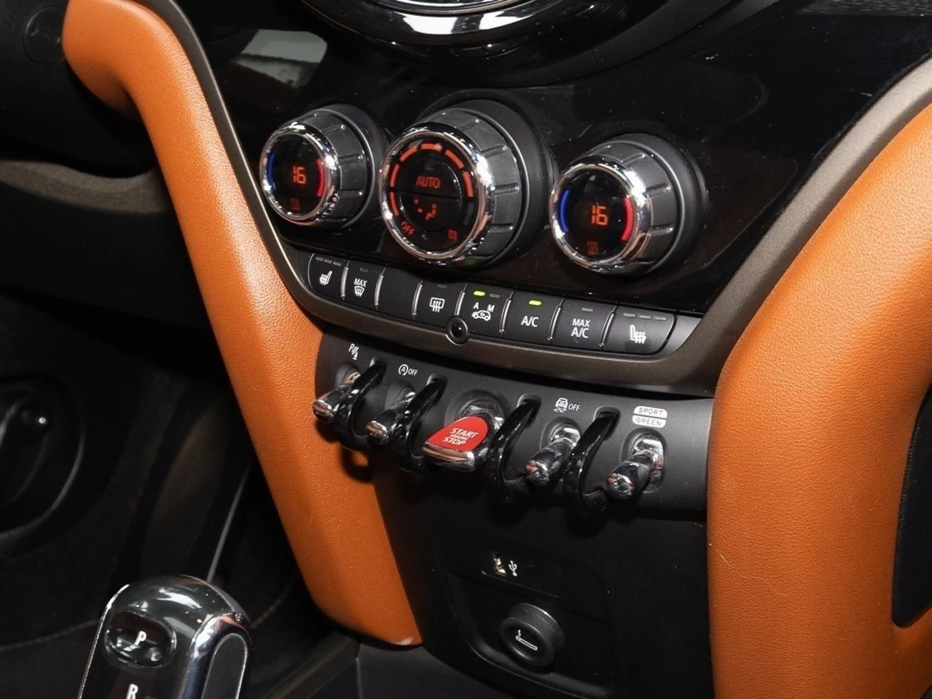 MINI Cooper Countryman HUD PANO ACC RFK NAVI LED DAB — photo 9