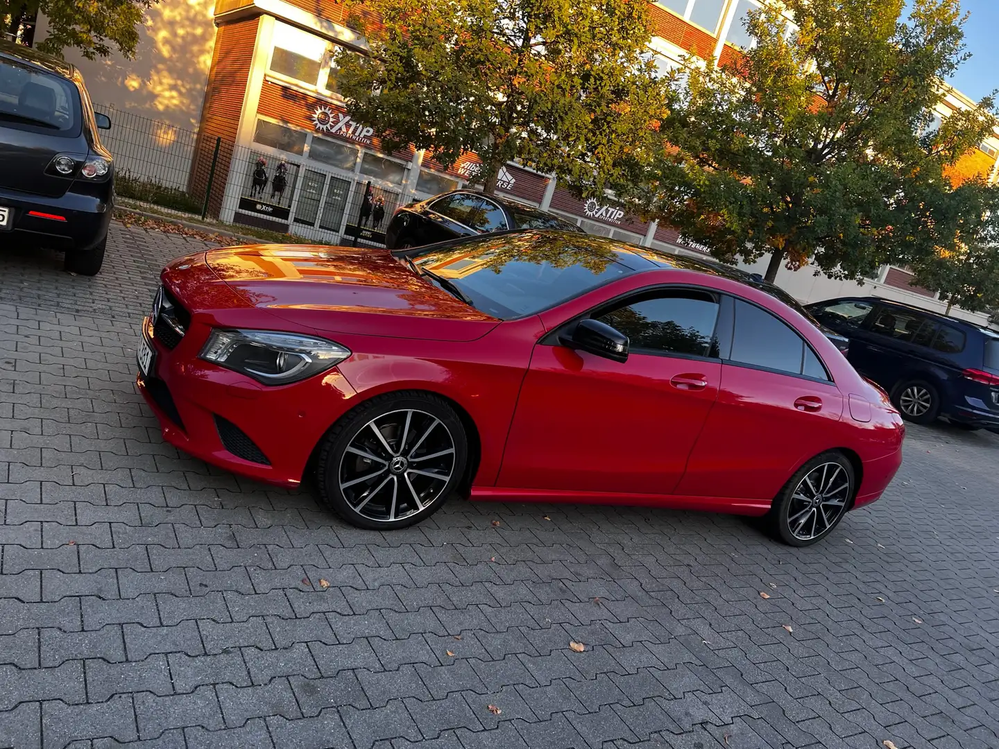 Mercedes-Benz CLA 200 (CDI) d 4Matic 7G-DCT Rouge - 1