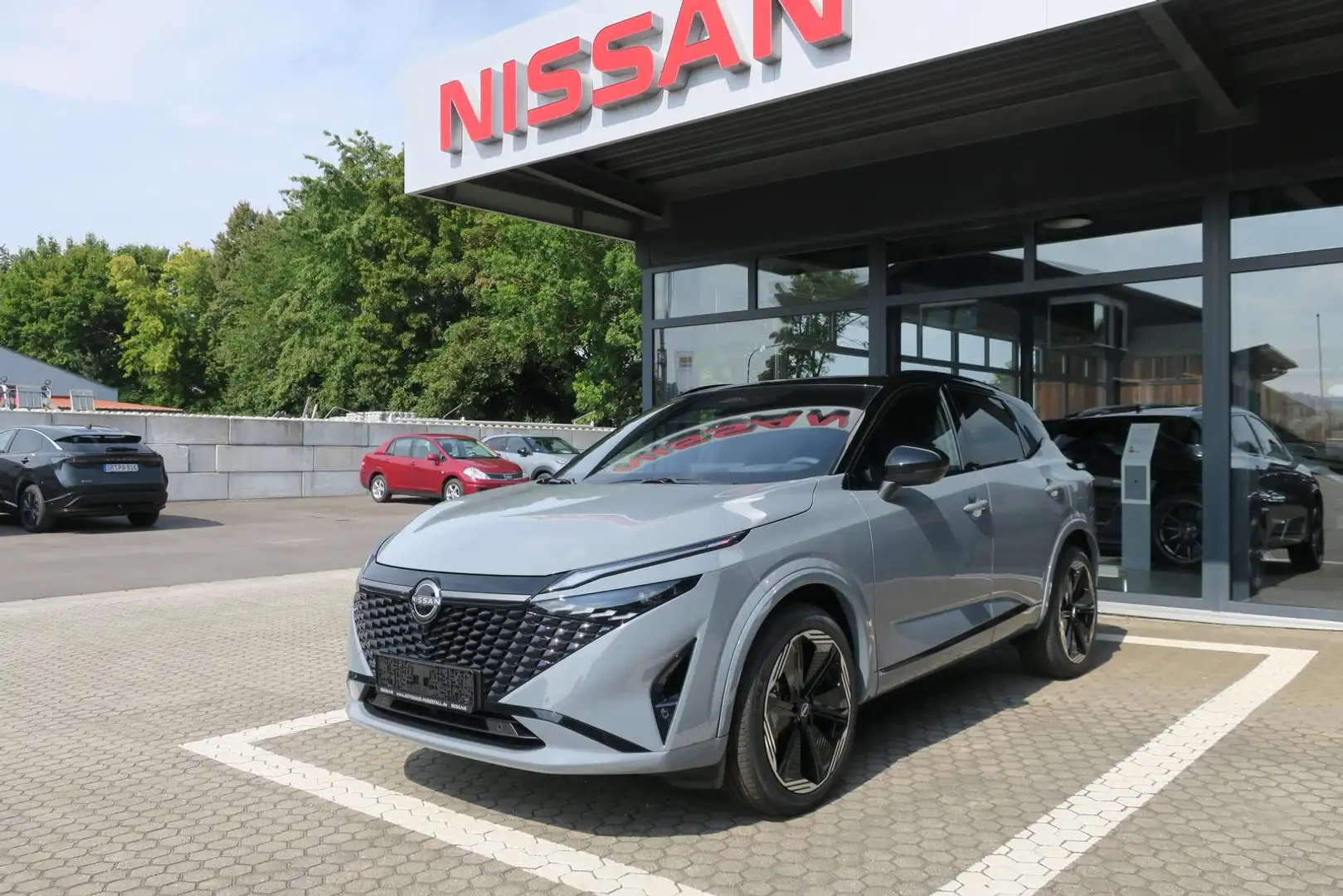 Nissan Qashqai N-DESIGN 1.3 DIG-T MHEV Xtronic KOMFORT PLUS Grau - 2