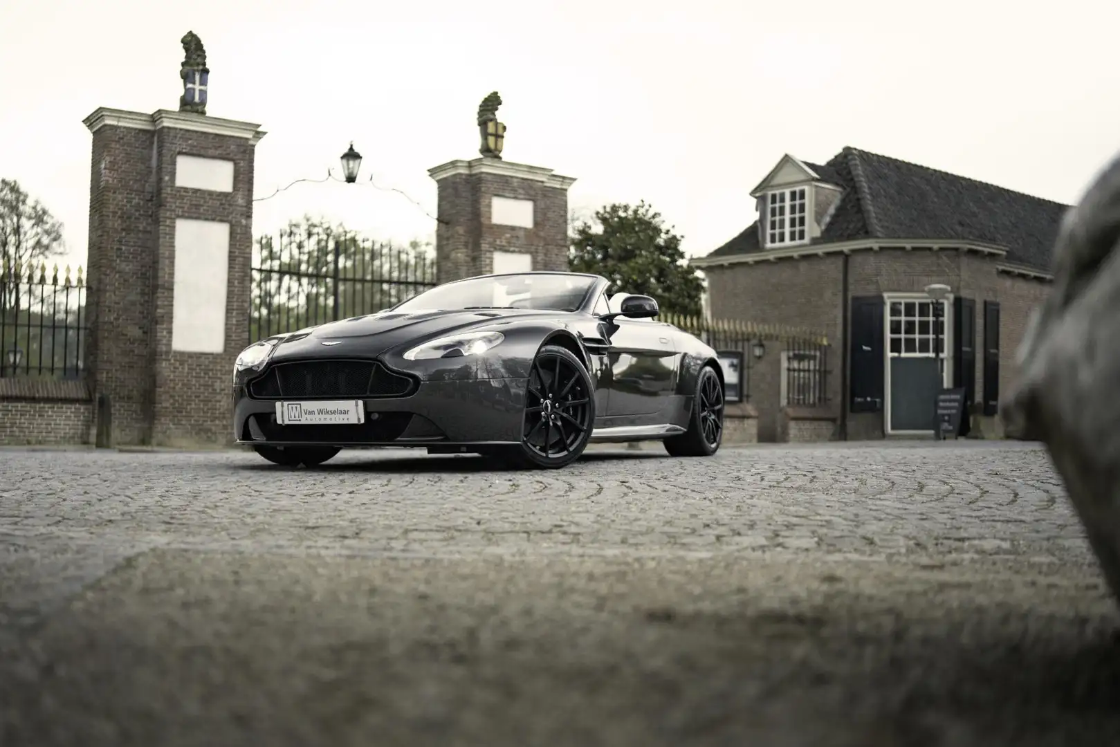 Aston Martin Vantage V12 Roadster 5.9 V12 Vantage S Carbon Gris - 2