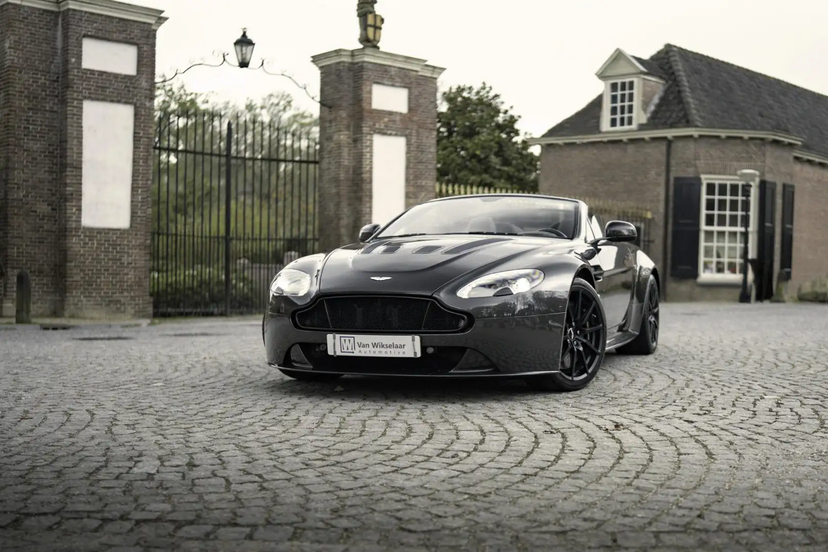 Aston Martin Vantage V12 Roadster 5.9 V12 Vantage S Carbon Grijs - 2