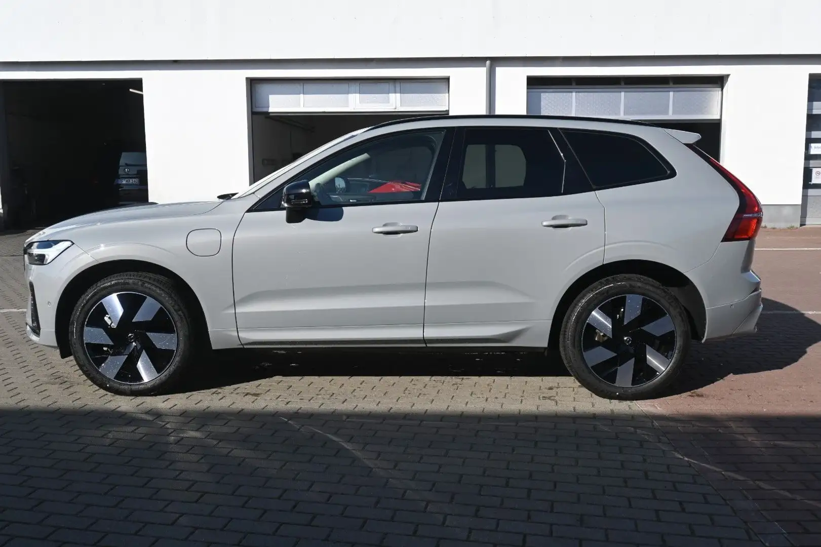 Volvo XC60 T8 Plug-In Ultra Dark*STDHZG*360°*Massage* Grau - 2