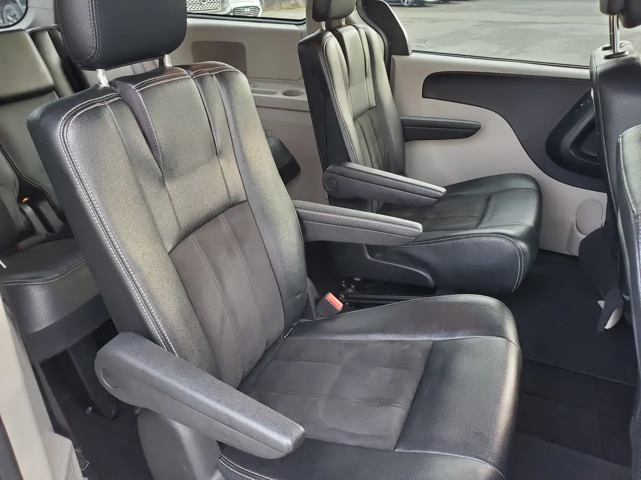 Dodge Grand Caravan снимка Dodge Grand Caravan