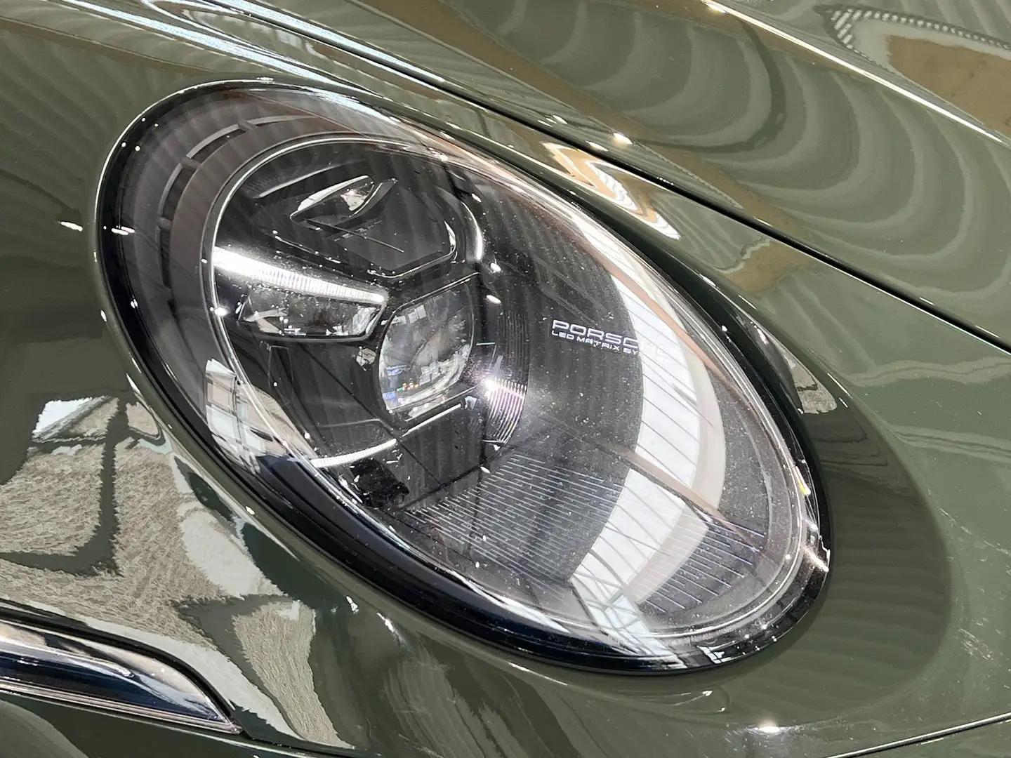 Porsche 992 911 Carrera 4 GTS PDK / Aerokit / Lift / PTS Color Vert - 2