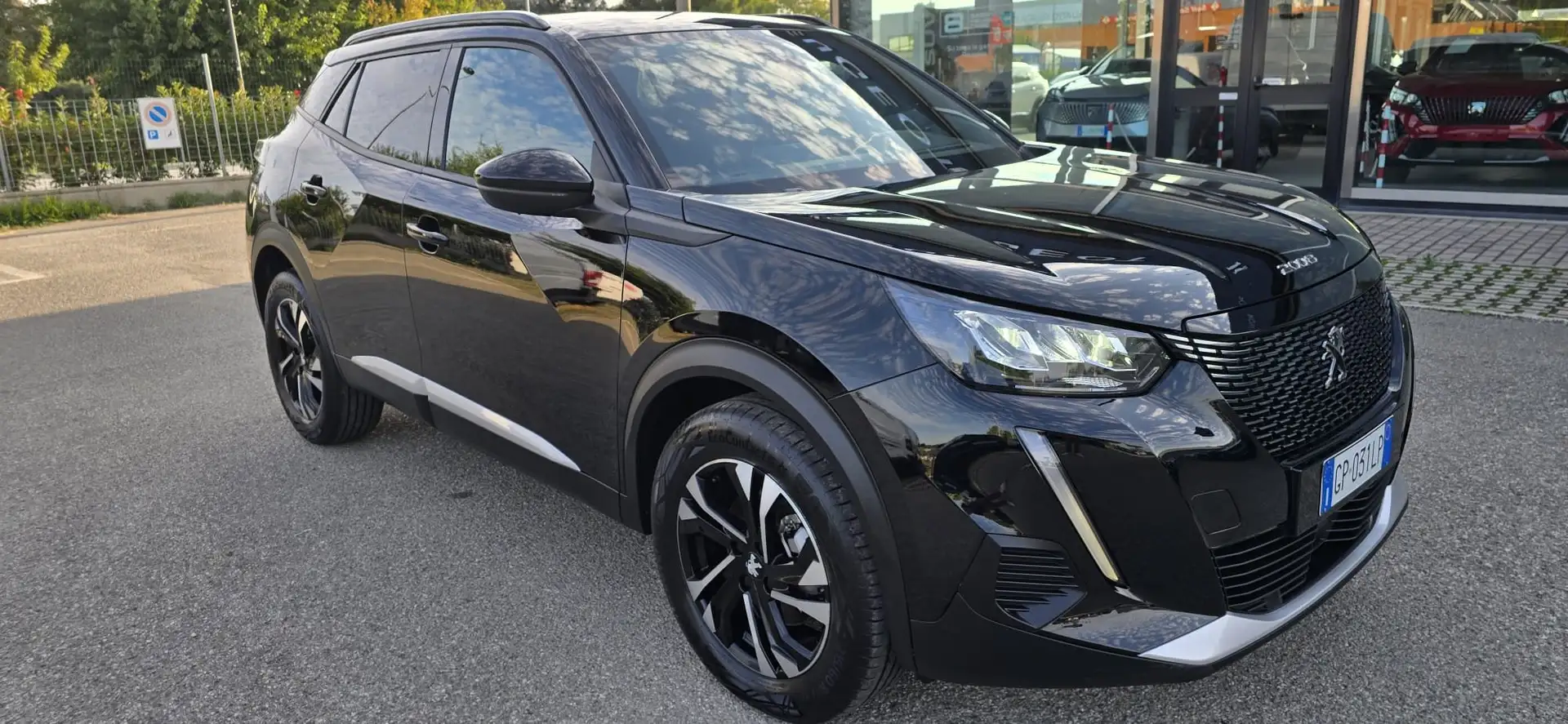 Peugeot 2008 1.5 Bluehdi Allure EAT8 automatico Nero - 2
