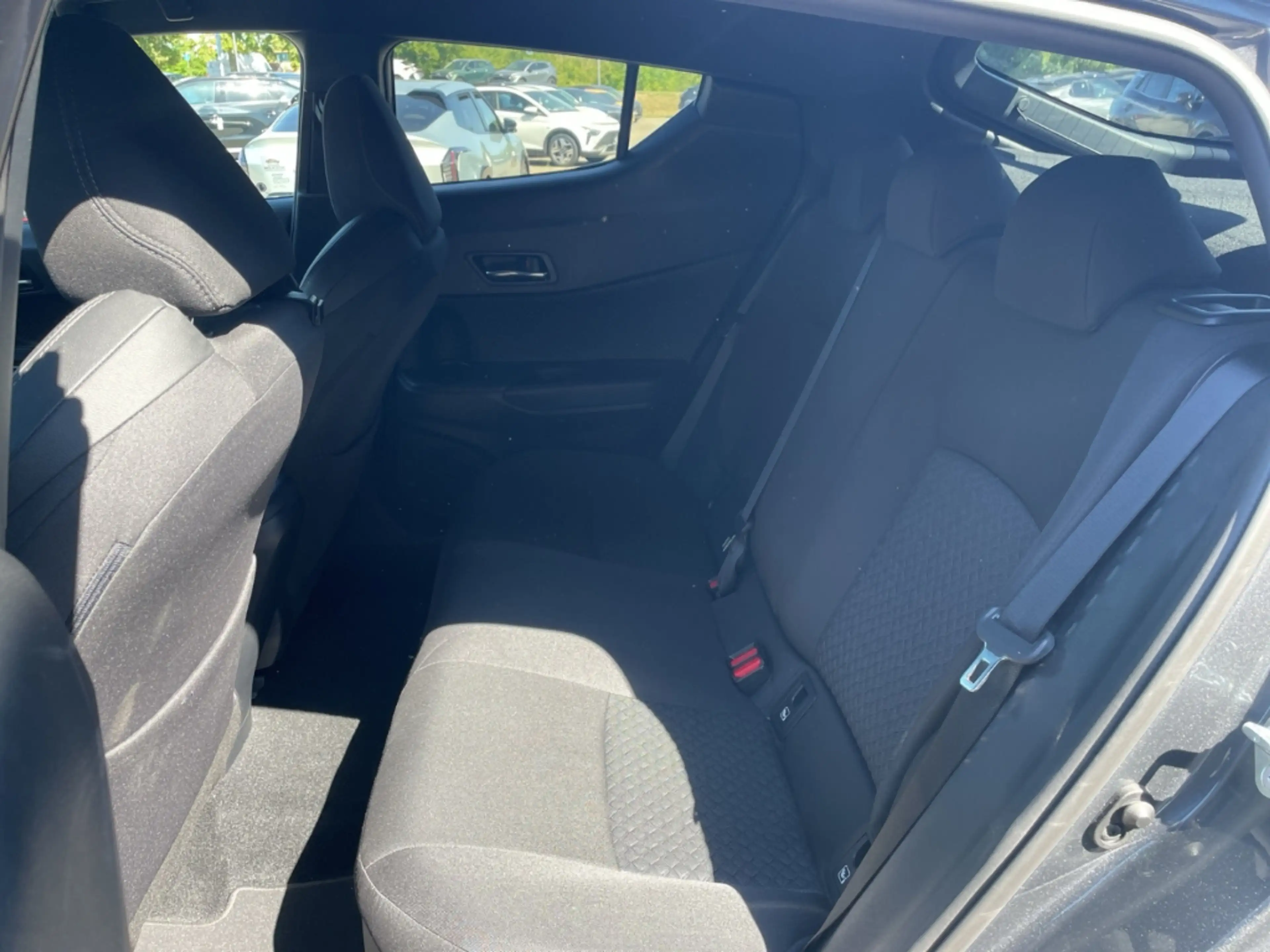 Toyota C-HR Hybrid Team D Navi LED Apple CarPlay Android Auto — photo 11