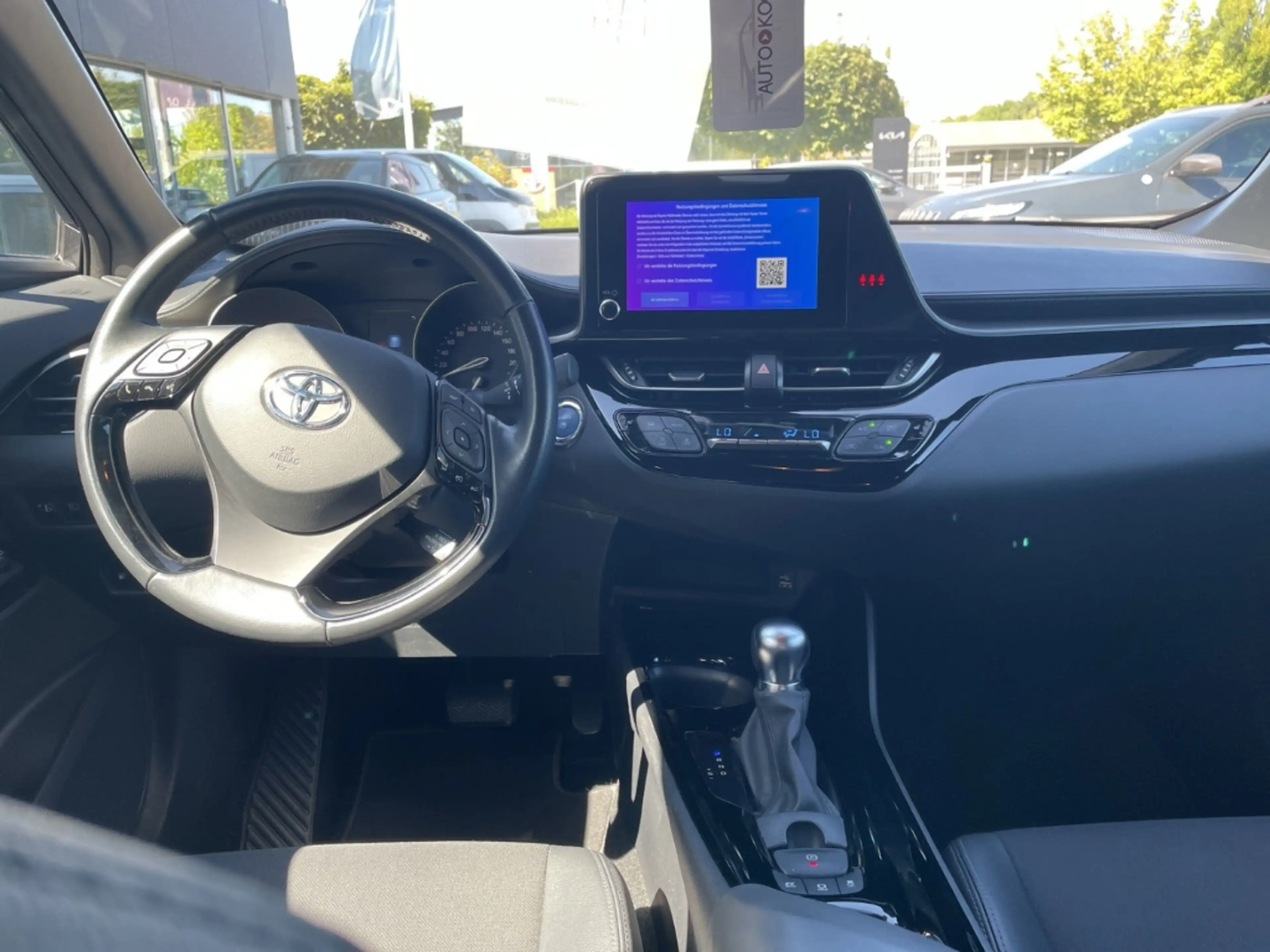 Toyota C-HR Hybrid Team D Navi LED Apple CarPlay Android Auto — photo 12