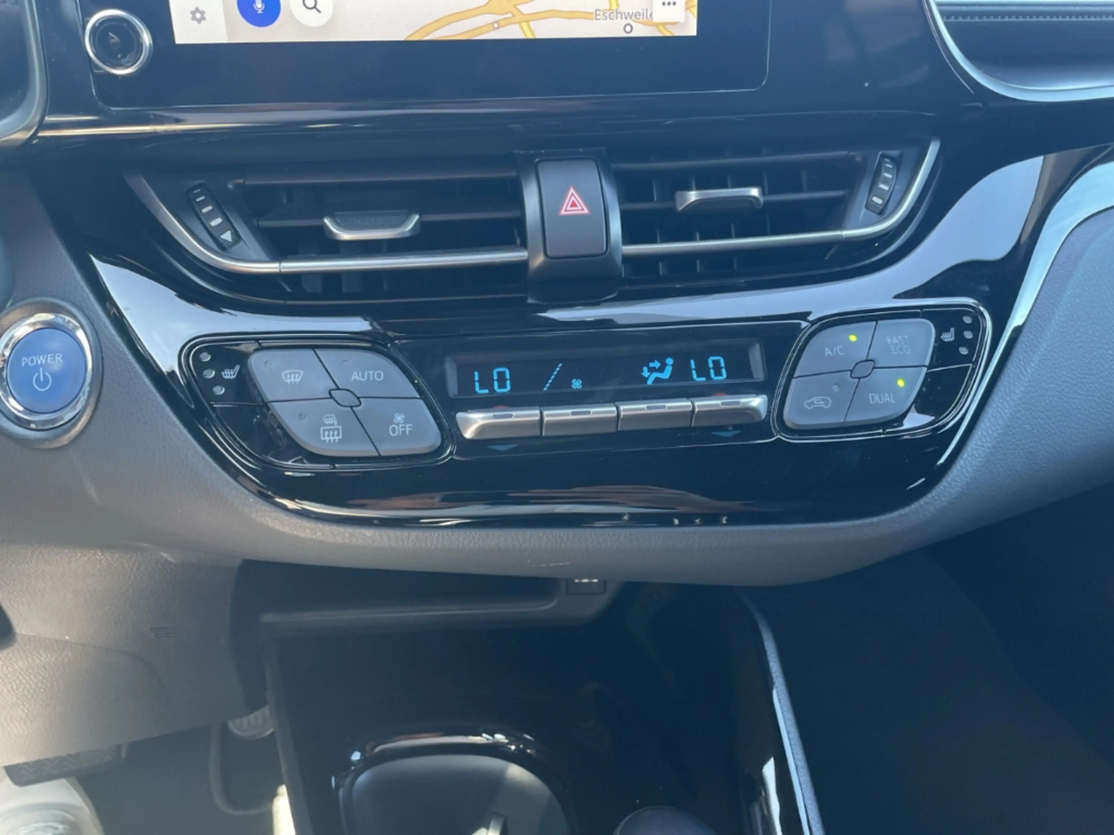 Toyota C-HR Hybrid Team D Navi LED Apple CarPlay Android Auto — photo 15