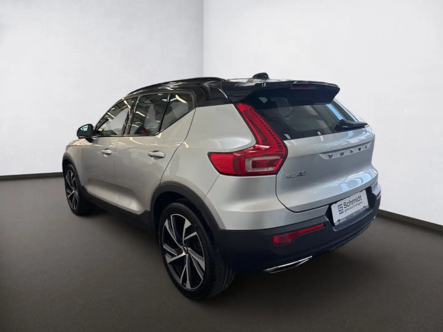 Volvo XC40 D4 R-Design AWD Geartronic Grau - 2