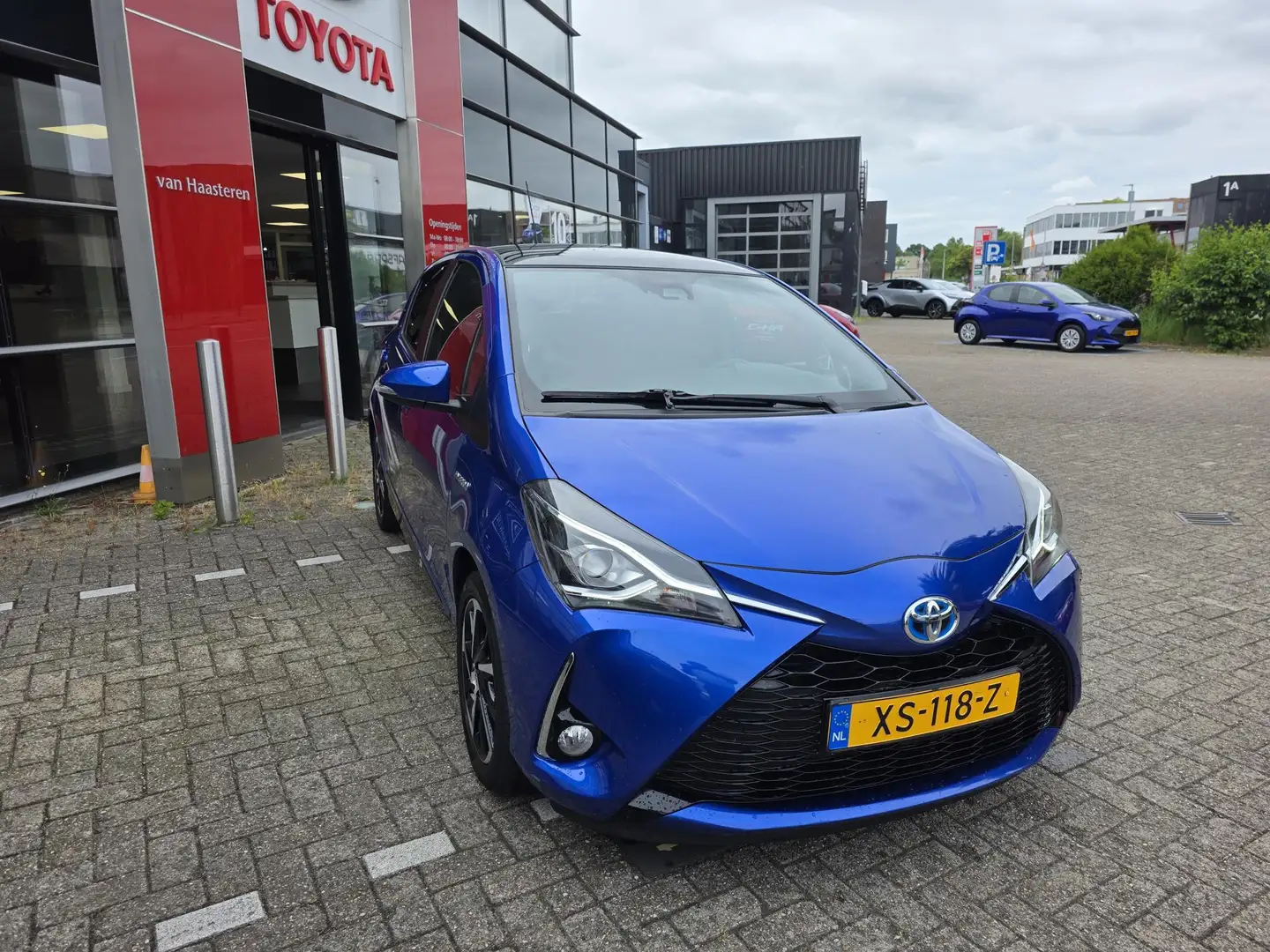 Toyota Yaris 1.5 Hybrid 100pk 5D CVT Executive Blauw - 2