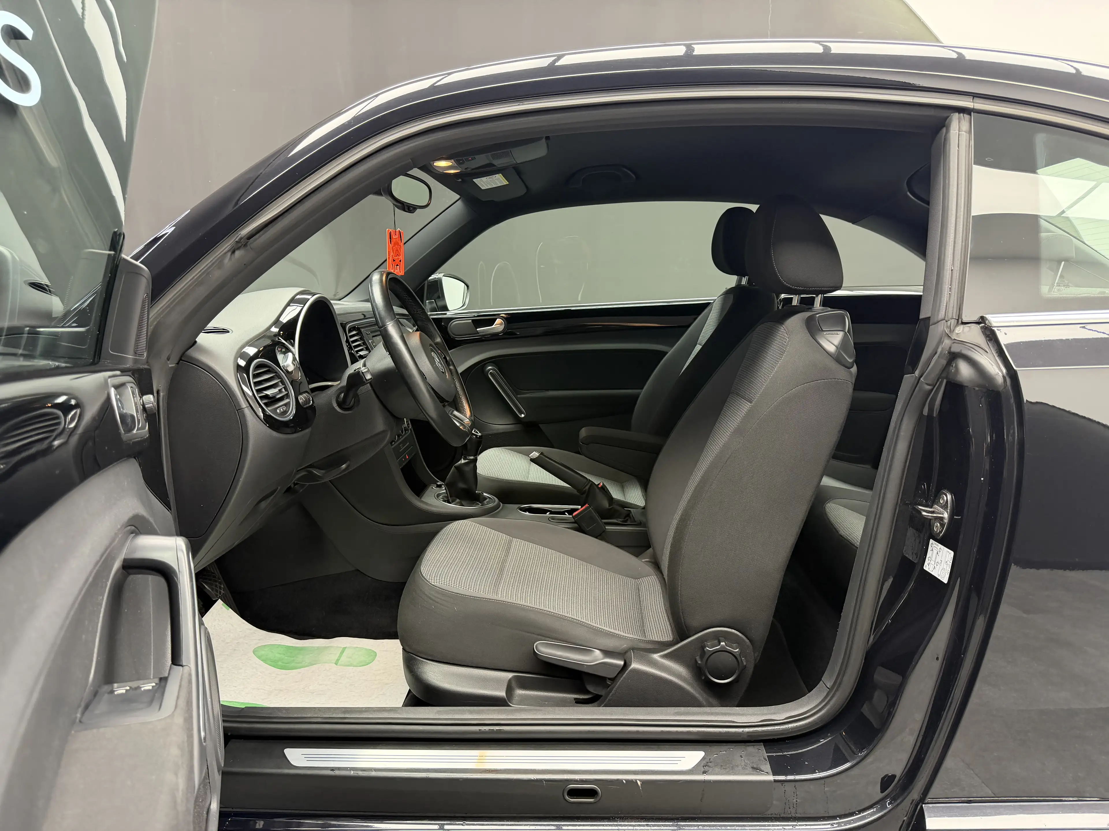 Volkswagen Beetle 1.2 TSI * GPS + JANTES + CLIM + REGU + GARANTIE * — photo 8