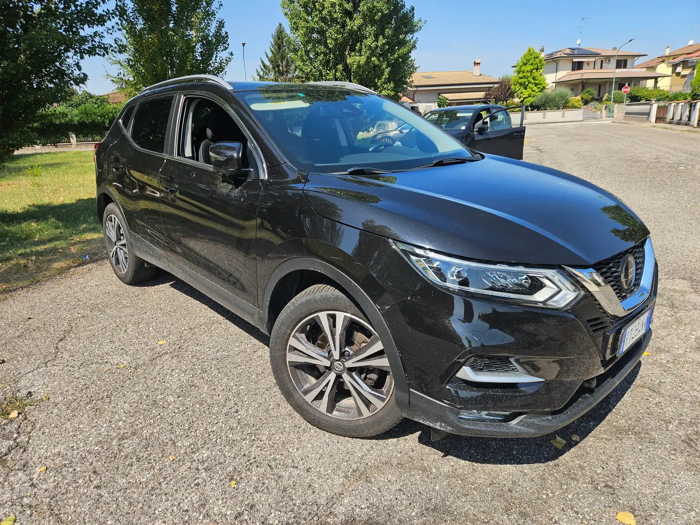 Nissan Qashqai Qashqai 1,2 DIG-T Visia Perfekt! Euro6b!!! Schwarz - 1